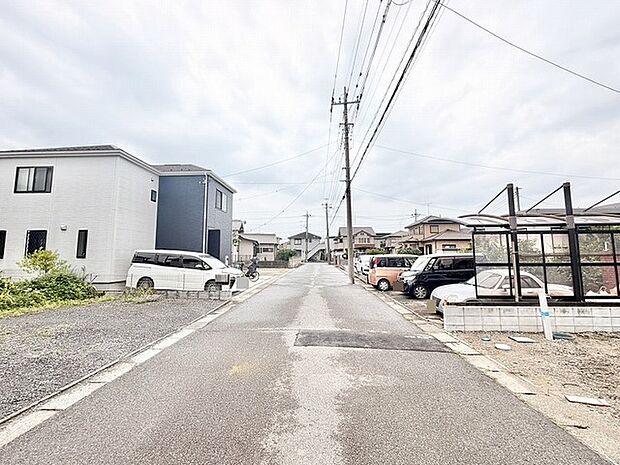 穏やかで落ち着いた時間が流れる、住環境の良さが伝わる静かな街並みです。