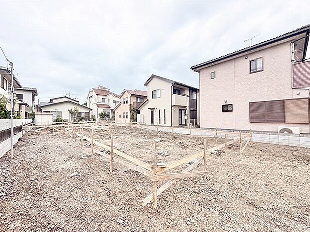 穏やかな住宅街に位置する、これからの暮らしの設計を自由に描ける整った広さの敷地です。
