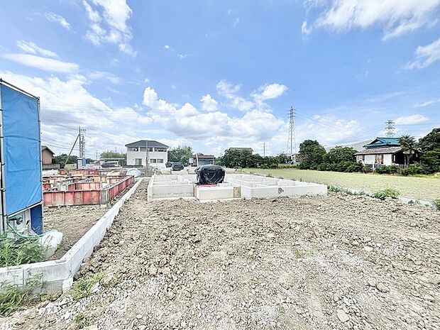 空を広く見渡せる開放的な環境で、新しい暮らしの始まりを静かに予感させる場所です。