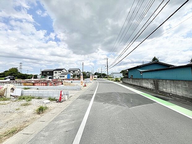 空が広く見渡せる穏やかな環境で、日々の暮らしに心地よい開放感をもたらしてくれます。