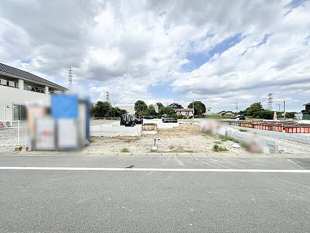 空が広く見渡せる開放的な環境で、新しい暮らしの始まりを感じさせる伸びやかな区画です。