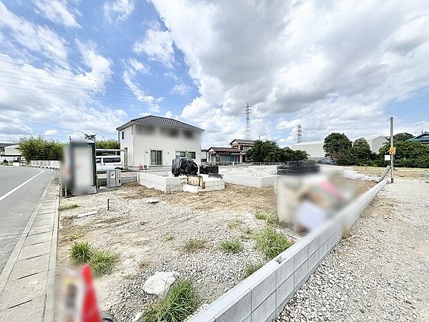 空が広く見渡せる開放的な環境で、これからの暮らしを自由に描き出せるゆとりある敷地です。