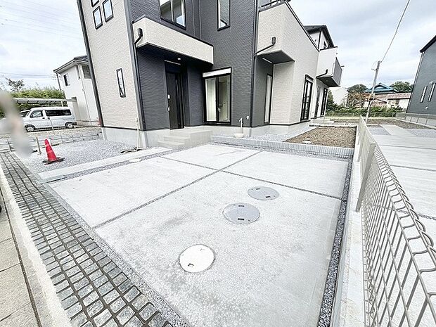 洗練された外観デザインとゆとりある敷地が調和する、心地よい空間が広がる住まい。