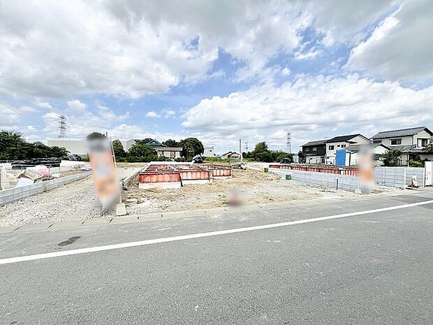 広い空が心地よい開放的な環境で、これからの暮らしの可能性が大きく広がるゆとりある敷地です。