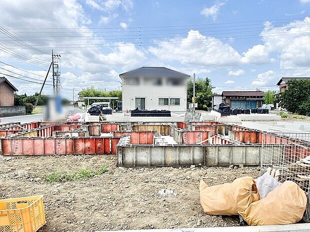 空が広く開放的な環境の中で、新しい暮らしの基礎が着実に整いつつある穏やかな住環境です。