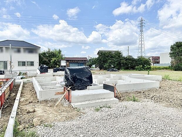 空が広く見渡せる開放的な環境で、これから始まる新しい暮らしの基盤が整えられています。