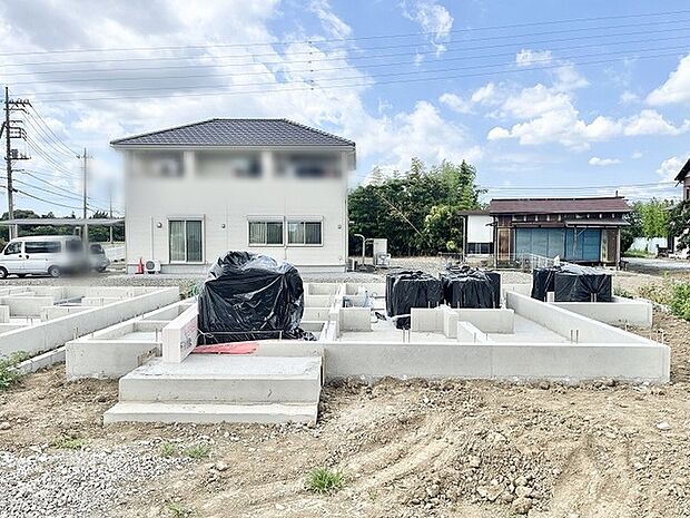 新しい生活の基盤となる確かな基礎工事が整い、穏やかな街並みの中で未来の暮らしを想い描ける環境です。