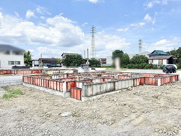 広い空のもと、新しい暮らしの基礎が整い、穏やかな日々のはじまりを予感させてくれる場所です。