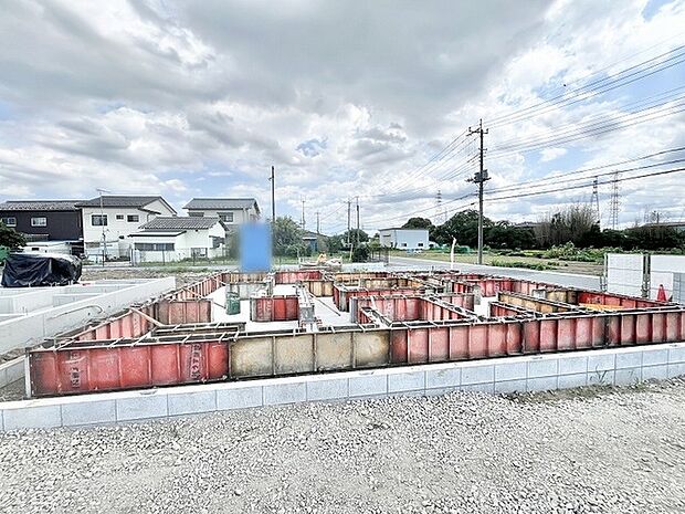 これからの暮らしの基盤となる基礎工事が着々と進み、新しい住まいが形作られていく期待感が高まる現地です。