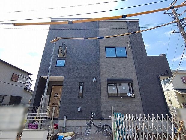 洗練された配色が印象的な外観は、日々の暮らしに静かな誇りと安らぎをもたらしてくれそうです。
