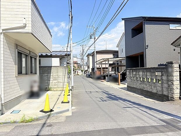 穏やかな空気が流れる住宅街の風景は、日々の暮らしに心地よい安らぎをもたらしてくれます。