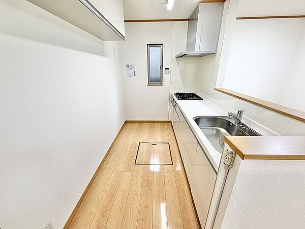 無駄な装飾を削ぎ落としたシンプルな空間が、毎日の生活に心地よい整頓された日常をもたらします。