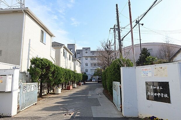 両新田中学校（550m）