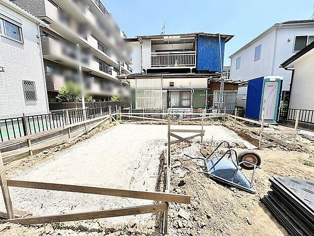 理想の暮らしをゼロから描き出す、広々とした開放感に満ちた敷地が、新たな物語の始まりを予感させます。