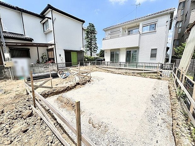 理想の暮らしをゼロから描き出す、ゆとりある広さを備えた落ち着いた雰囲気の敷地です。