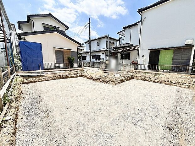これからの暮らしを自由に描き出せる、整えられた開放的な敷地が広がっています。