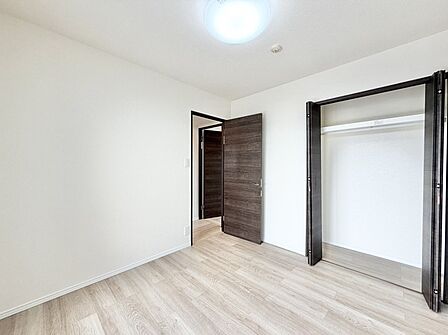 広々バルコニーから、たっぷり太陽の恵みが得られます。