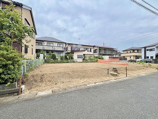 落ち着いた住宅街に位置する、理想の住まいをゼロから描くための可能性が広がる一画です。