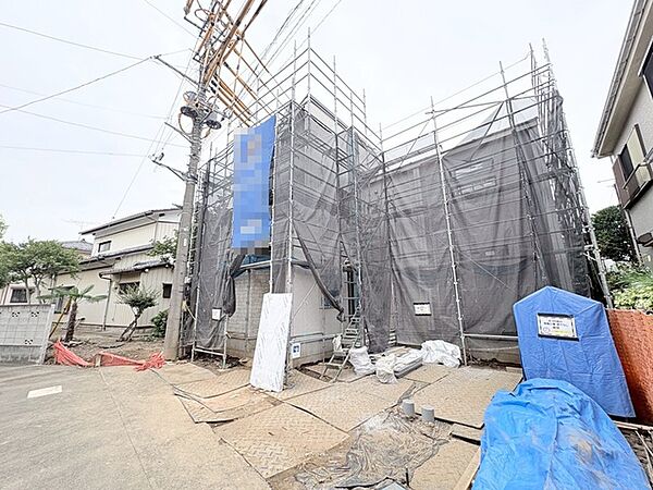 新しい住まいの誕生に向けて、丁寧な施工と着実な歩みを感じさせる風景です。