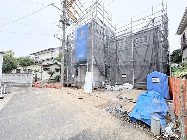 新しい暮らしの息吹を感じさせる、建物の成長を見守るような穏やかな街並みに溶け込む環境です。