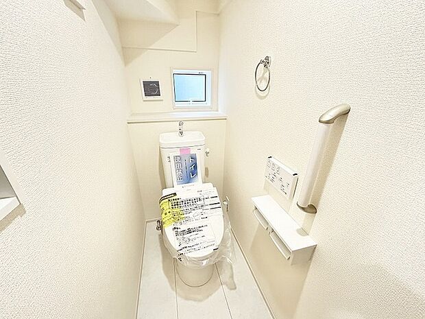 白を基調とした清潔感のある空間が、心地よい時間をもたらす落ち着いた佇まい。