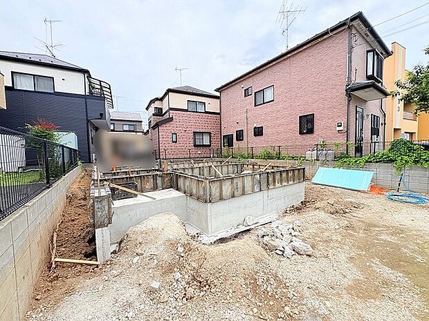 これから始まる暮らしの土台として、丁寧な施工でしっかりと形作られていく一画です。