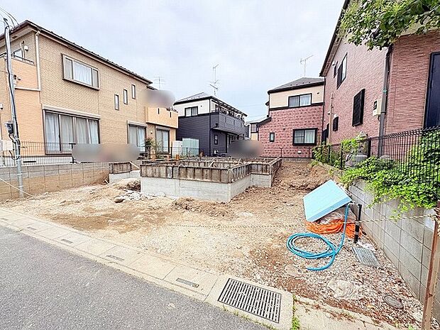 新しい暮らしの可能性が広がる、整然とした閑静な住宅街の敷地です。