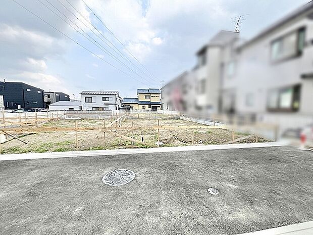 周囲の環境と調和しながら、新しい暮らしの始まりを静かに予感させる開放的な空間です。