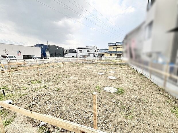 新しい暮らしの始まりを想像させる、開放感のある広々とした敷地が日々の可能性を広げてくれます。