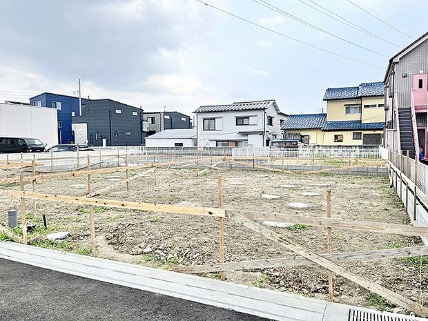 新しい暮らしの始まりを感じさせる、穏やかで開放感のある広々とした敷地です。