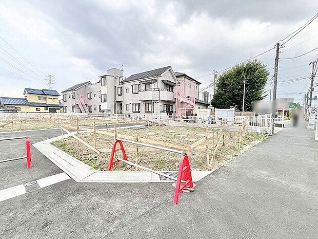 これからの暮らしを自由に描き出せる、すっきりと開けた静かな街区の一角です。