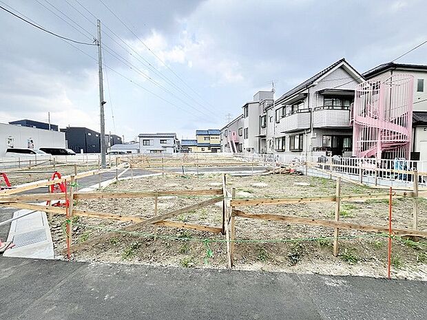 周囲の視界がほどよく開け、これからの暮らしを自由に描けるゆとりある空間が広がっています。