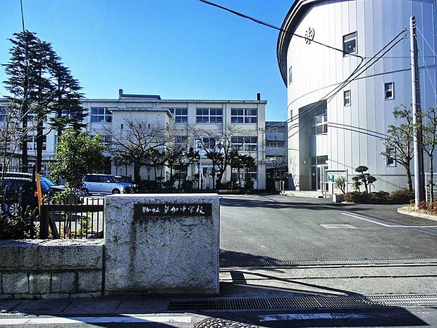 草加市立草加中学校(650m)