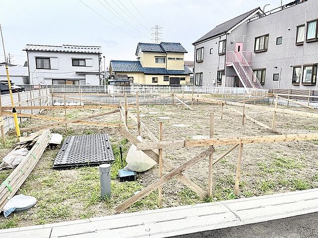 開放的な視界と空の広がりを感じられる、住まいの理想を形にするためのゆとりある敷地です。