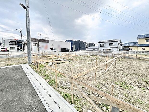 これからの暮らしを自由に描き出せる、すっきりと開かれたゆとりある敷地です。