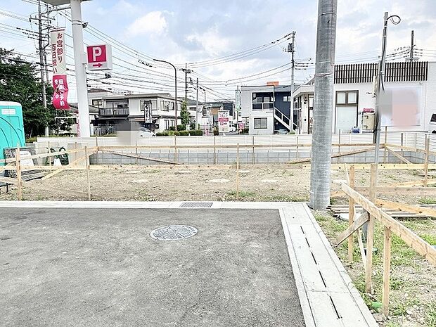 これからの暮らしを自由に描き出せる、すっきりと開かれた敷地が広がっています。