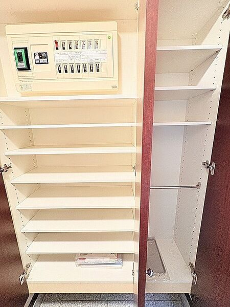 暮らしを整えるための細やかな配慮がなされた、すっきりと片付く心地よい空間設計です。