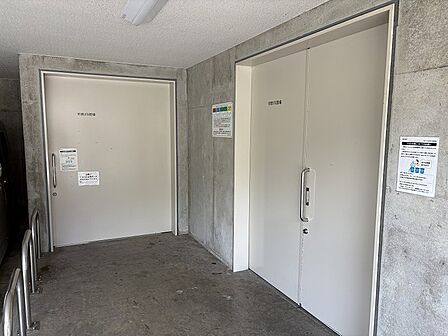 整然と管理された共用スペースが、日々の暮らしに安心感と利便性をもたらします。
