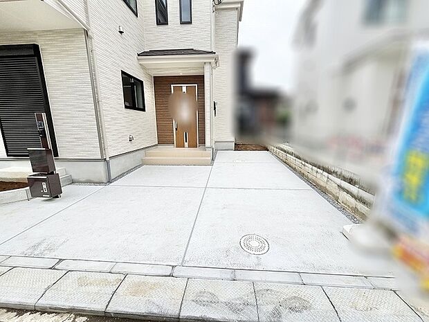 すっきりと整えられたアプローチが心地よい日常へ誘う住まい構え