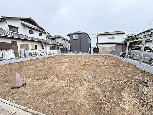 閑静な住宅街の中に位置し、これから描く暮らしの形を受け止めてくれる広々とした敷地です。