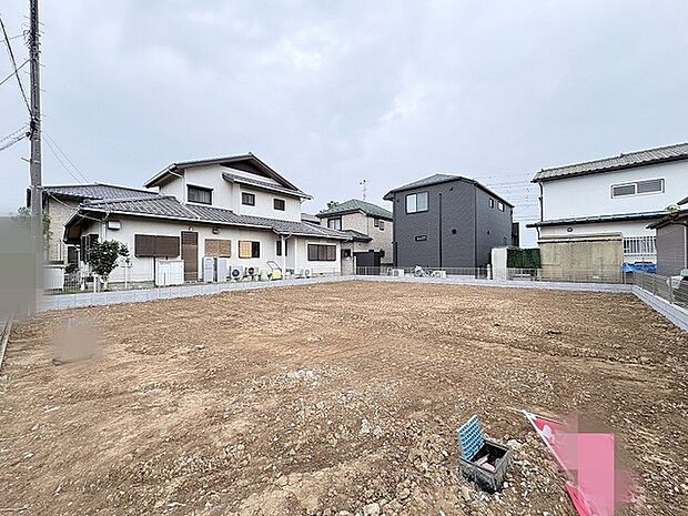 周囲を落ち着いた住宅地に囲まれ、自由なプランを描きやすい開放的な広がりを感じる土地です。