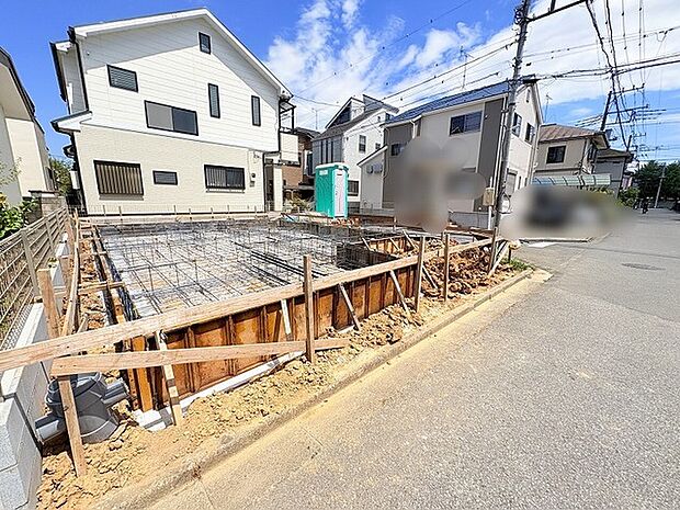 住まいの基礎から丁寧に築き上げ、穏やかな街並みに新しい物語がここから始まります。