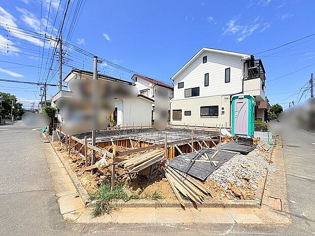 新しい住まいの基礎が築かれる過程から、未来の暮らしに想いを馳せる穏やかな時間を過ごせる場所です。