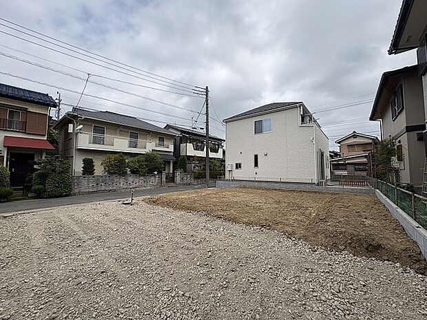 穏やかな街並みに溶け込む、ゆとりある広がりを感じさせる閑静な土地。