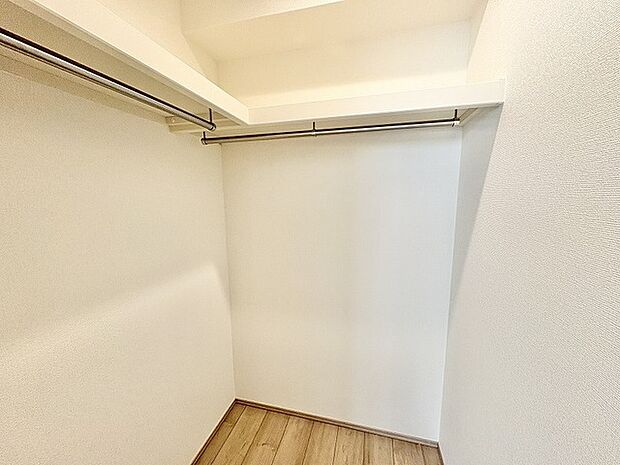 無駄な凹凸を抑えたすっきりとした空間は、日々の暮らしに静かなゆとりをもたらしてくれます。