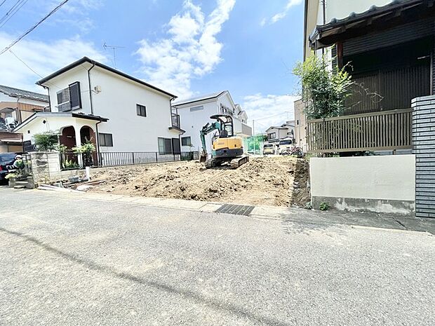 新しい暮らしを想像させる、静かな環境に位置するゆとりある敷地です。