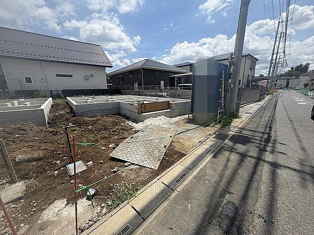 これからの暮らしの礎となる、静かな住宅街に佇む広々とした敷地です。