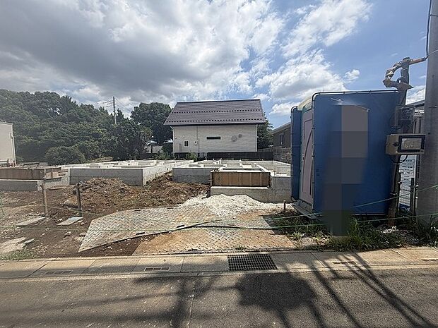 新しい暮らしの基盤となる、穏やかな空気が流れる閑静な住宅街の一角です。