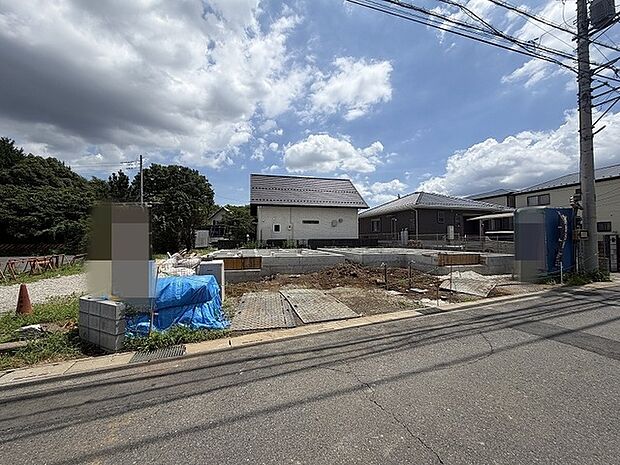 青い空と心地よい風が吹き抜ける、これからの暮らしの可能性を秘めた伸びやかな立地です。