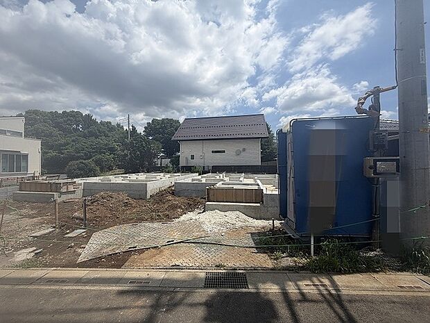 これからの暮らしを思い描く、静かな環境に整えられた新しい住まいの基盤となる場所です。